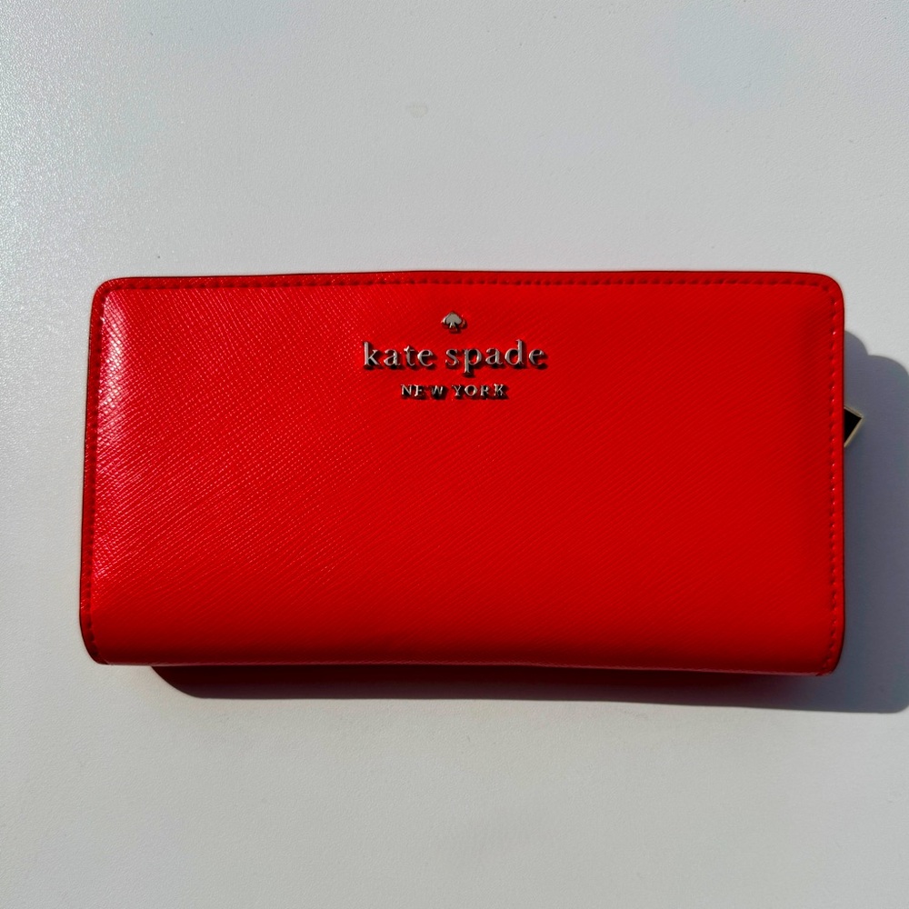 *SOLD* 🔥 Gorgeous ❤️‍🔥 Kate Spade Madison Large Slim Bifold Wallet ♥️